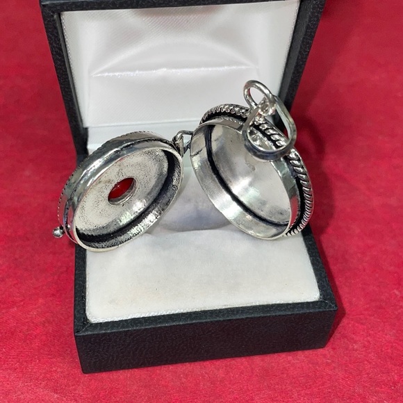 Coral Locket - Picture 13 of 13